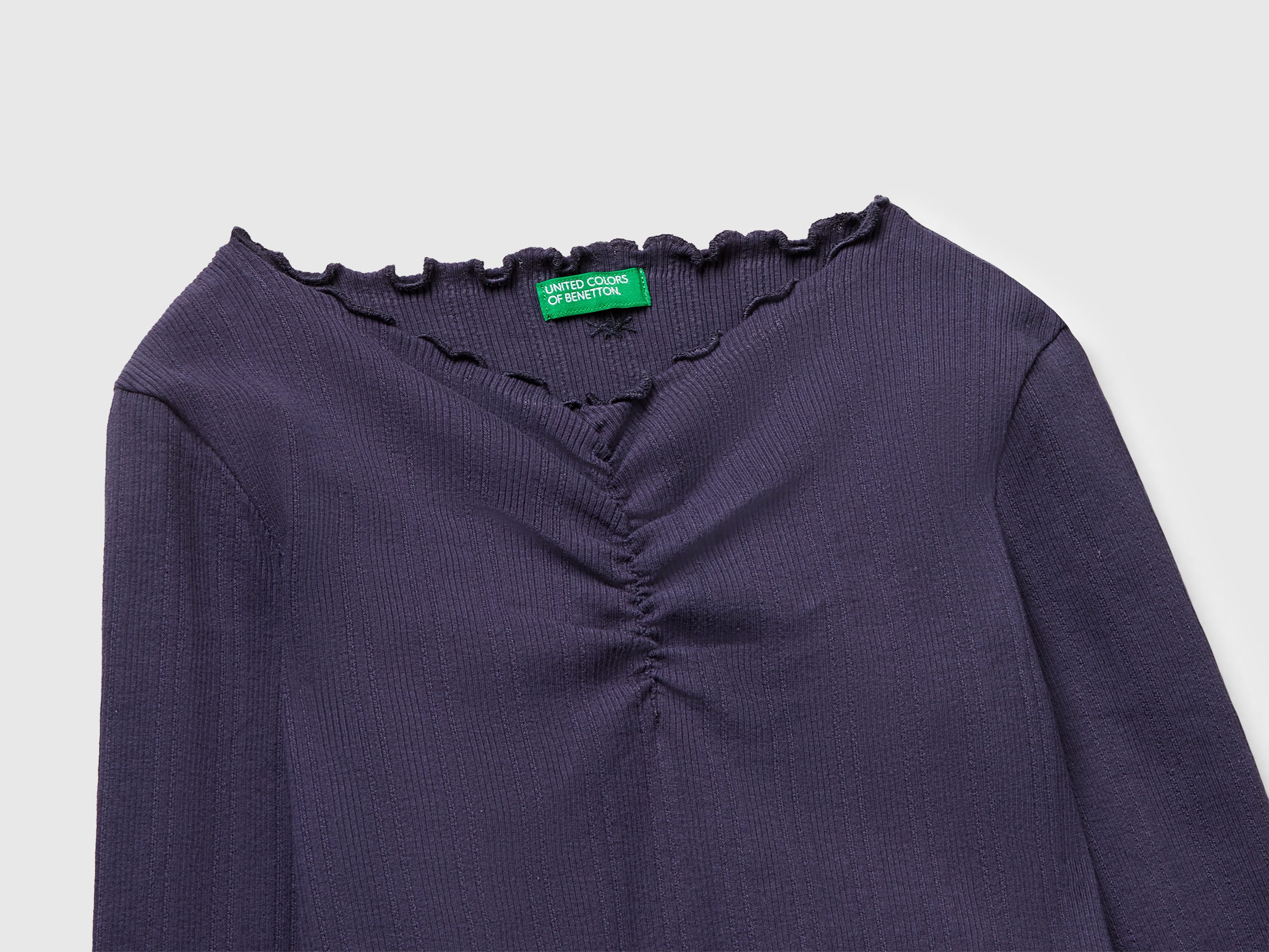 T-shirt com bordas onduladas - ucb_image_DS1