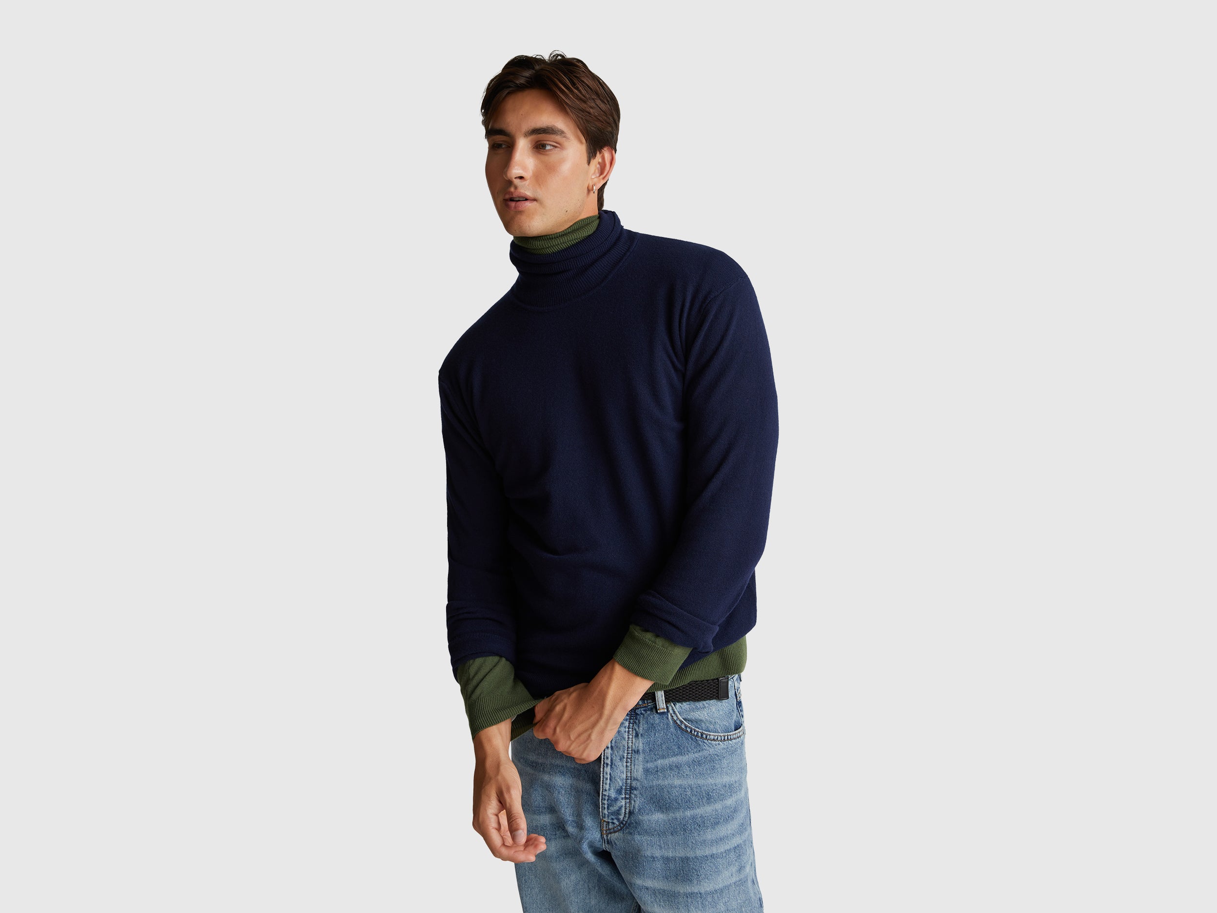 Camisola de gola alta azul-escuro em pura lã Merino - ucb_image_F