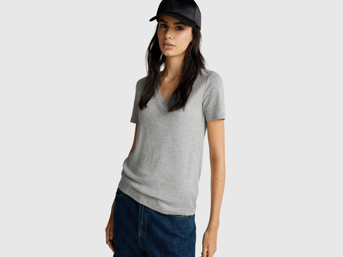 T-shirt em algodão puro com decote em V - ucb_image_F