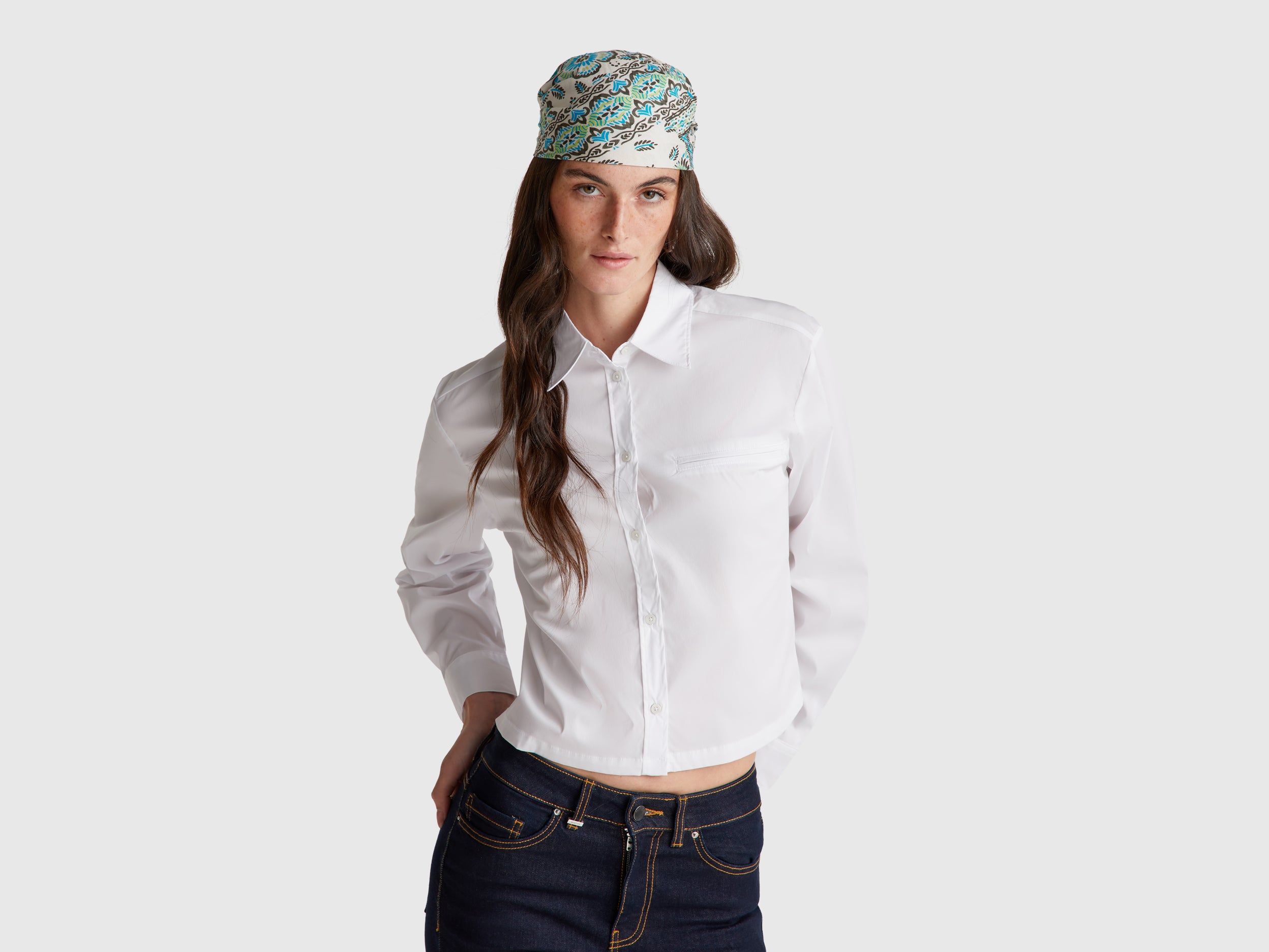 Camisa cropped com bolso pequeno - ucb_image_F