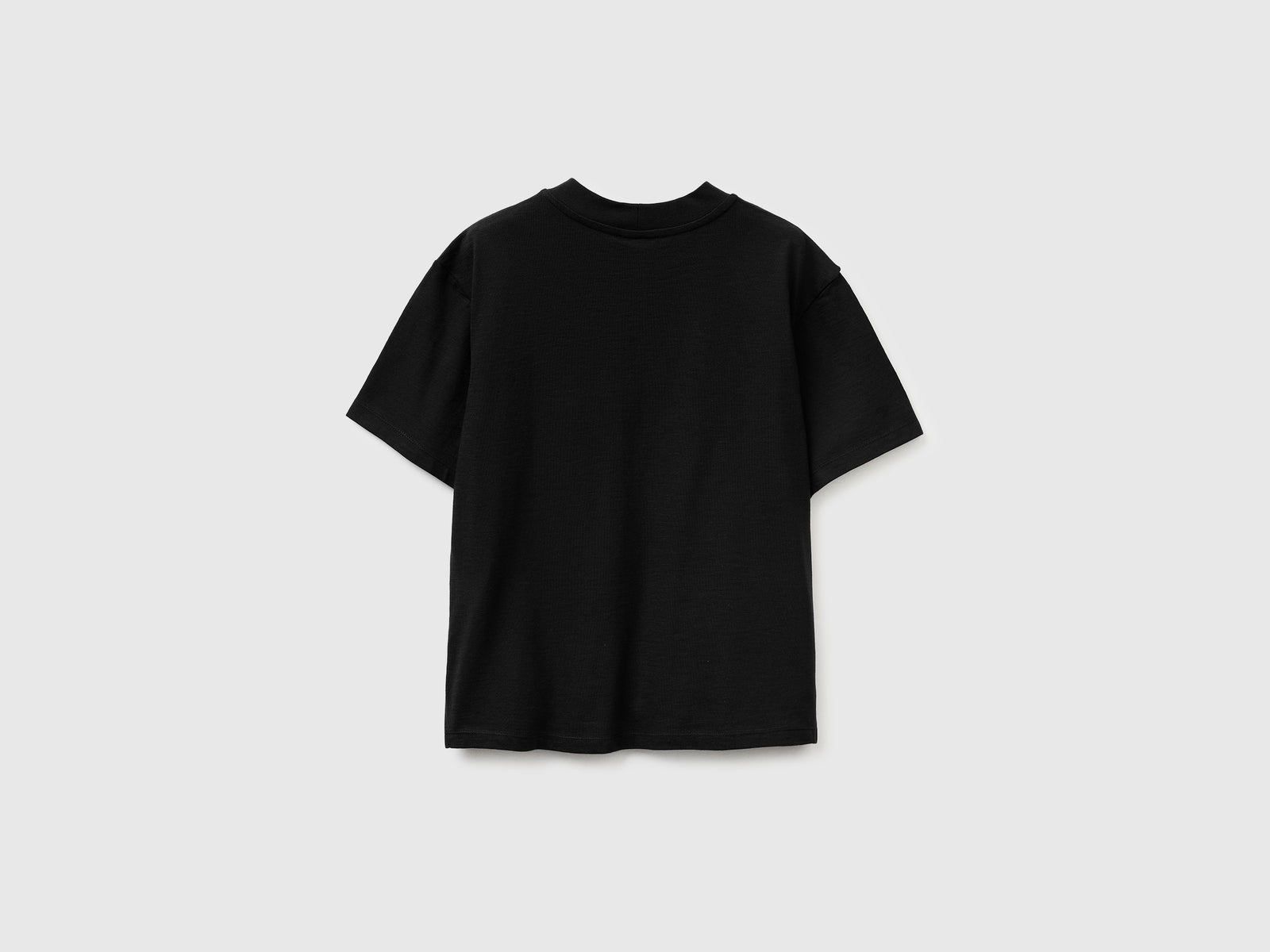Crew neck t-shirt in lightweight cotton - ucb_image_BS