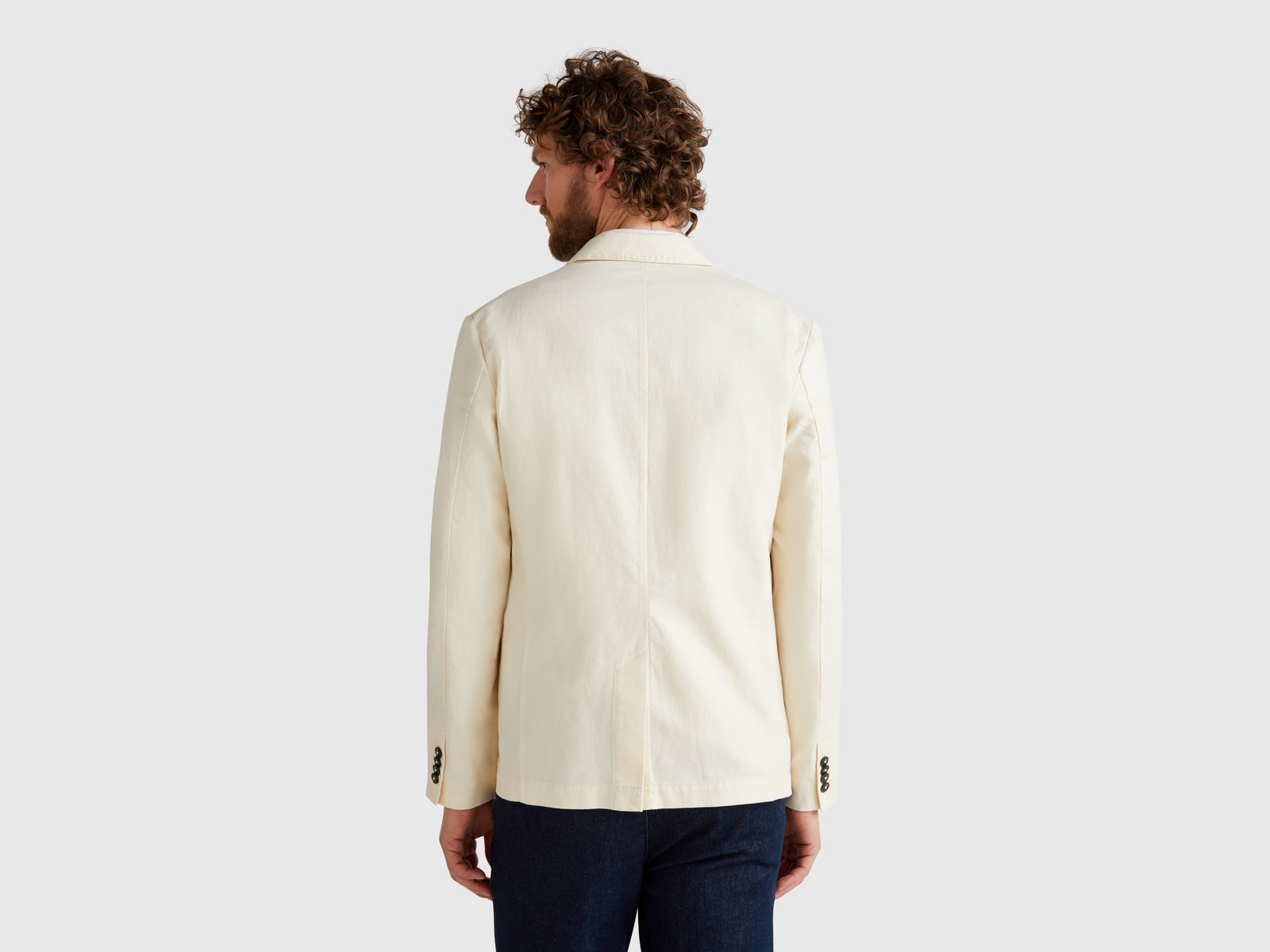Blazer slim fit em mistura de viscose elástica. - ucb_image_B