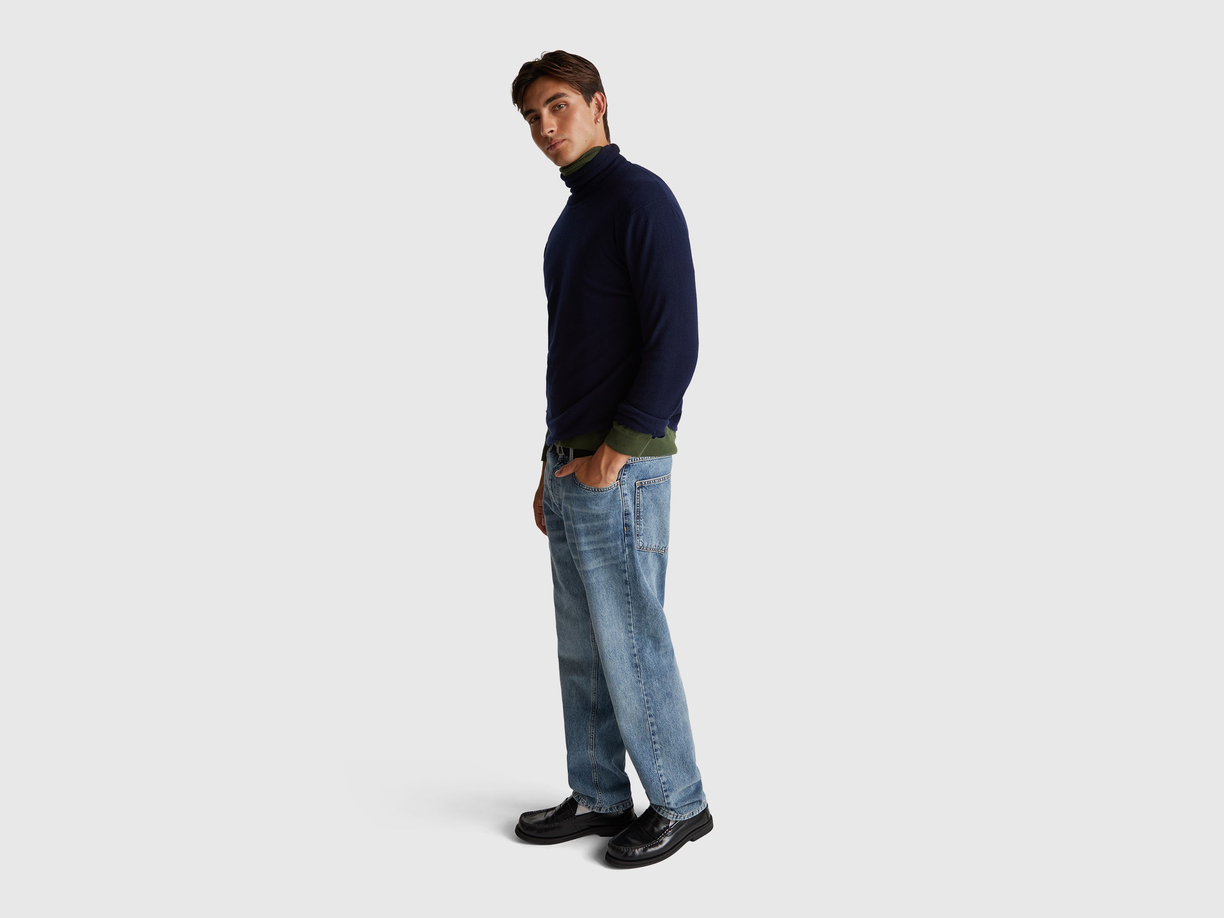 Camisola de gola alta azul-escuro em pura lã Merino - ucb_image_FY