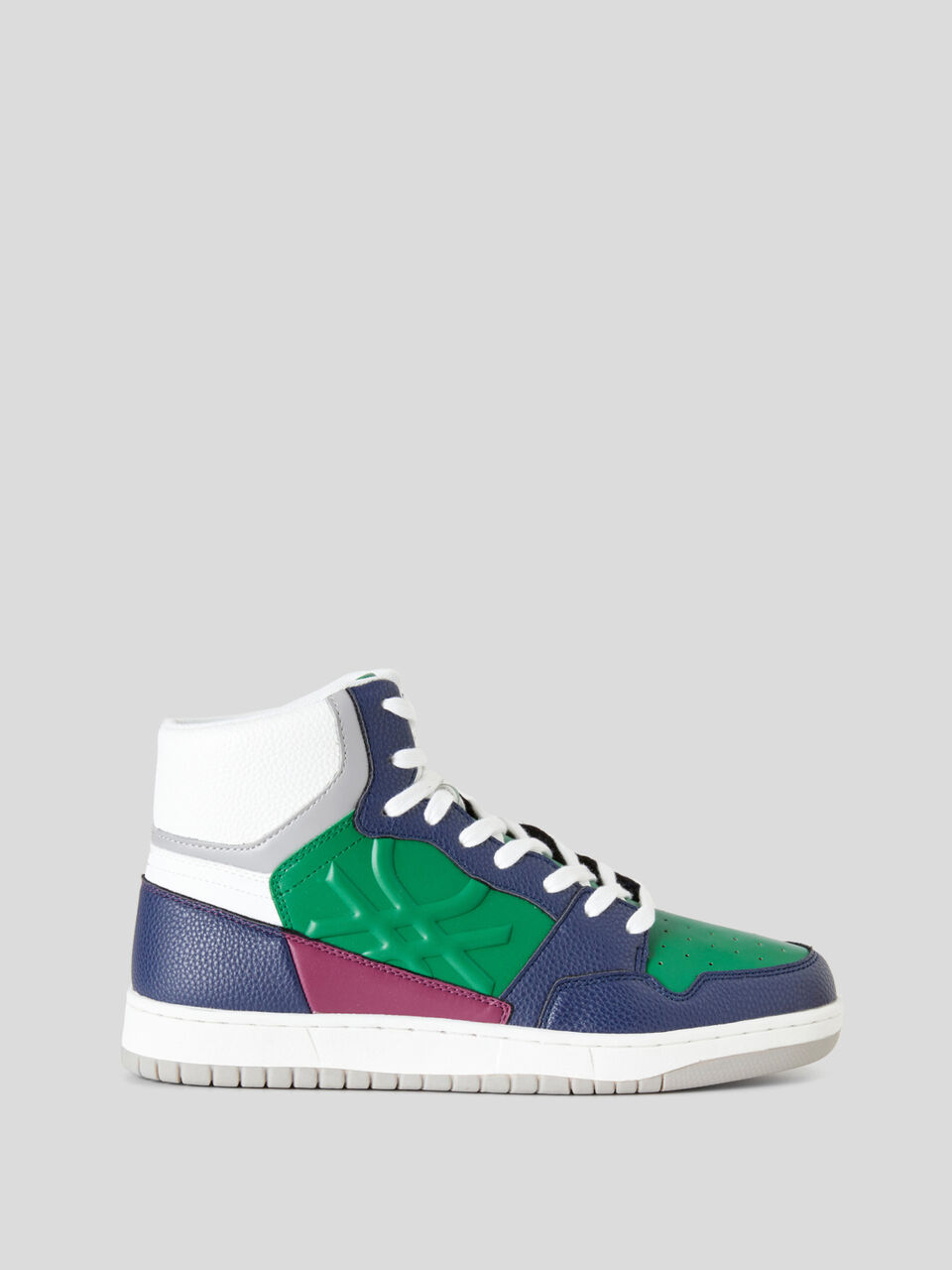 Sneakers image number null