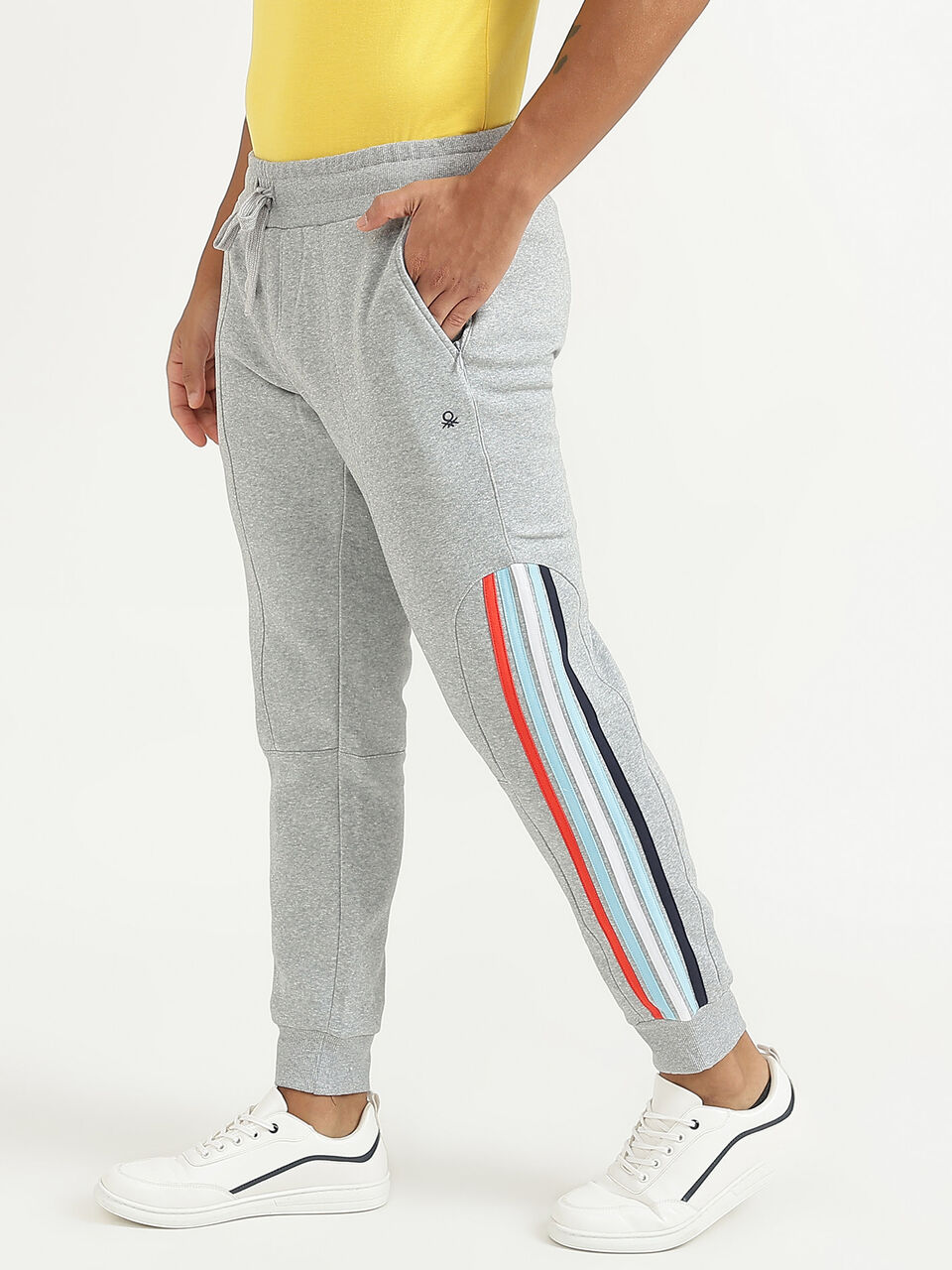 PANELED TRACKS WITH BOLD BRANDING image number null