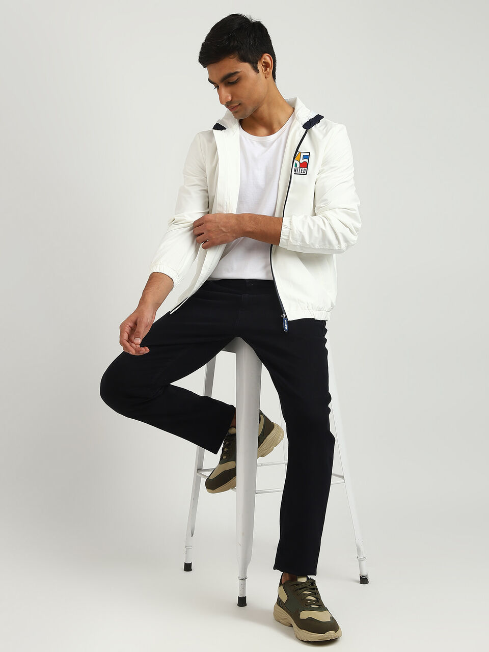 BRANDING LIGHTWEIGHT HOOD JACKET image number null