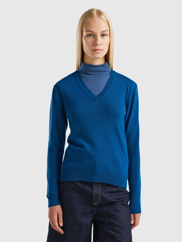 Blue V-neck sweater in pure Merino wool