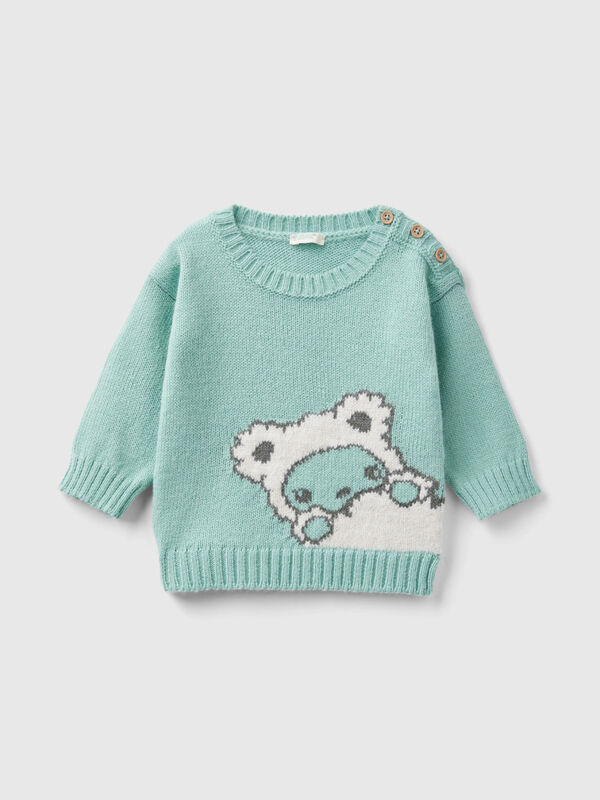 Sweater with inlay