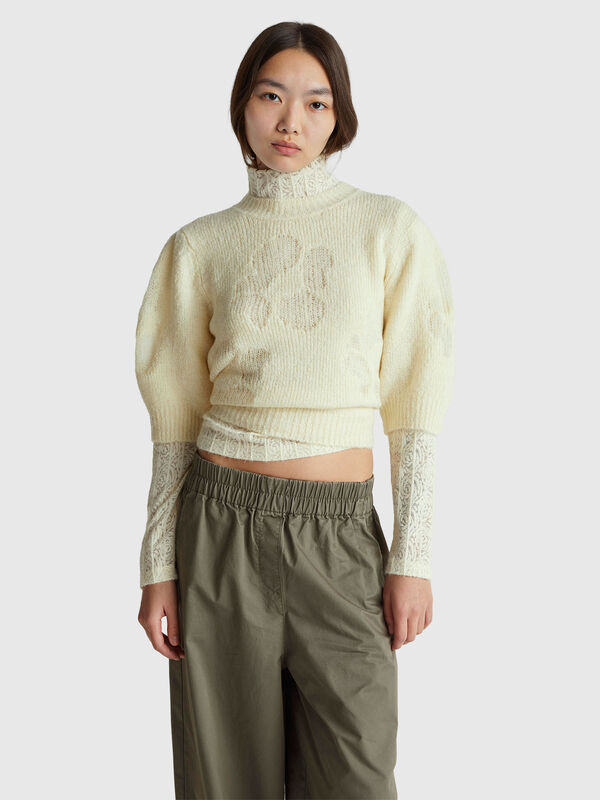 Short sleeve sweater with floral inlay Short sleeve sweater with floral inlay Women