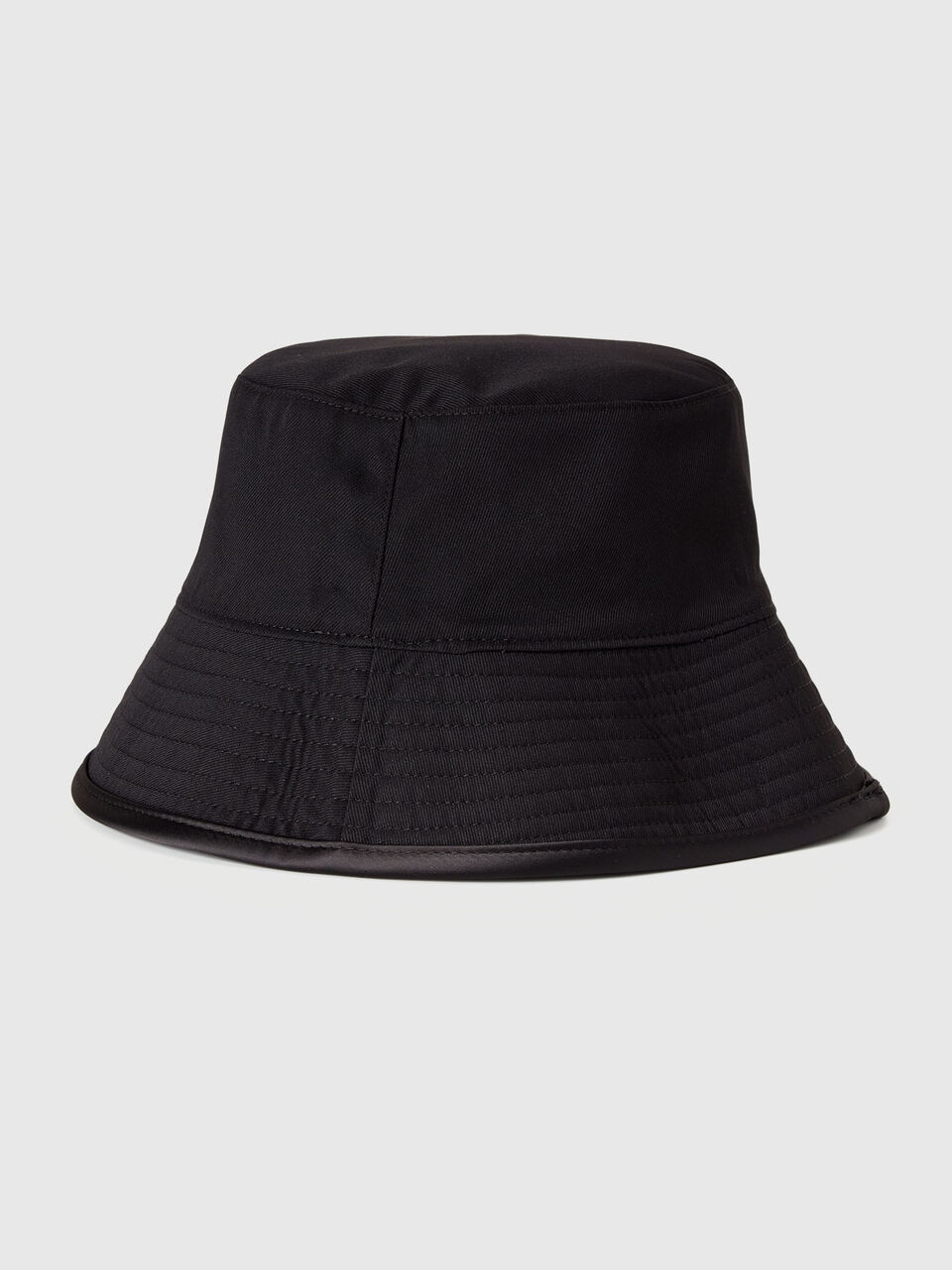 HAT Women image number null