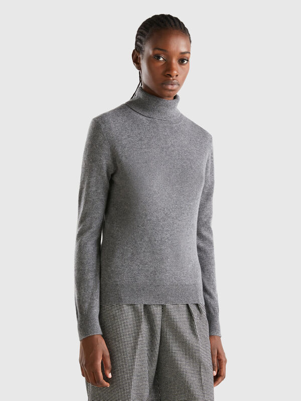 Dark gray turtleneck in pure cashmere