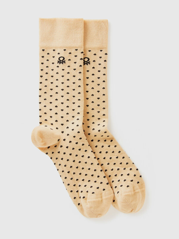 Long socks with beige hearts