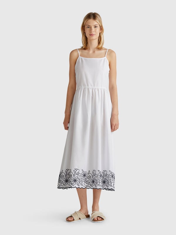 Dress with floral embroidery Women