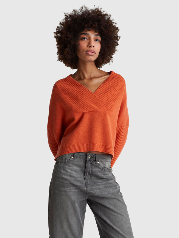 Boxy fit sweater with V-neck Women