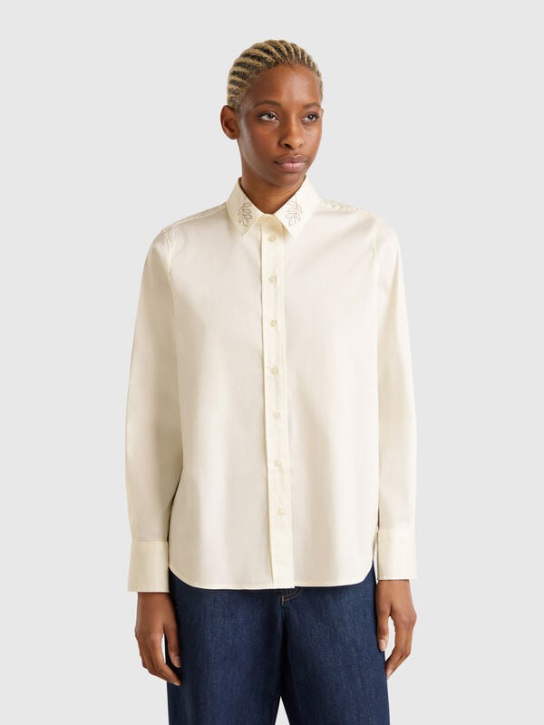 Shirt with embroidered collar Women