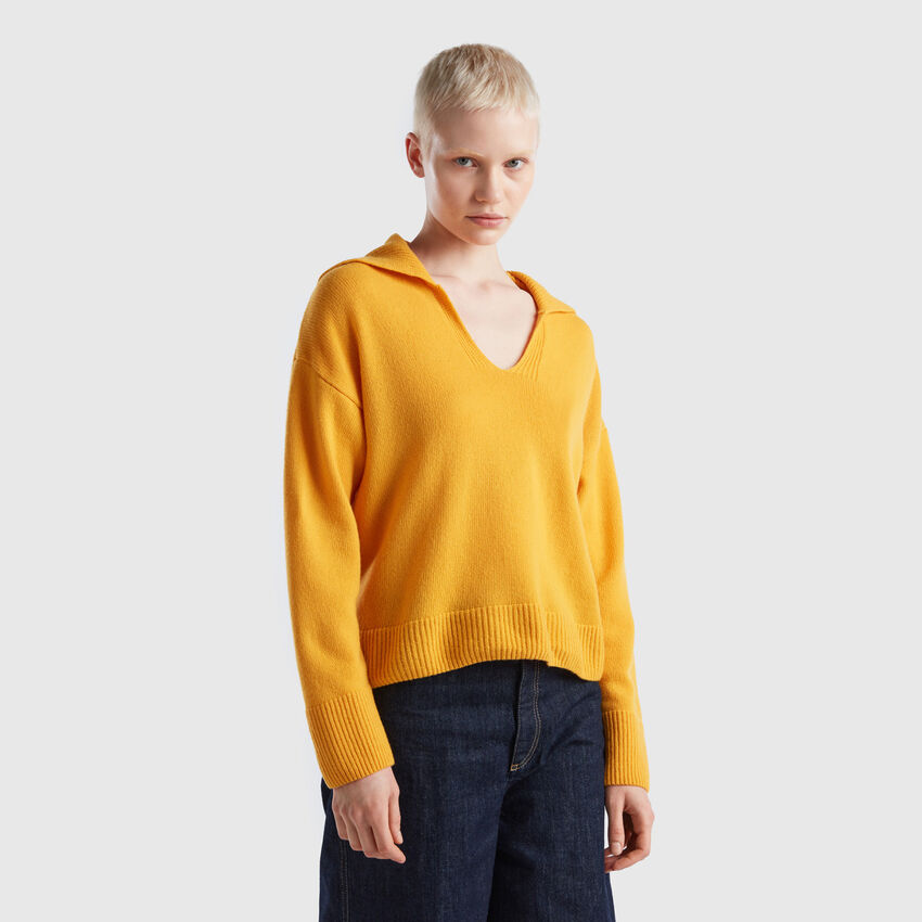 Sleeveless sweater in viscose blend