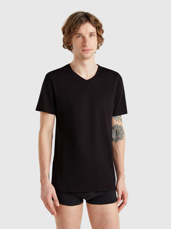 V-neck t-shirt in long fiber cotton Men