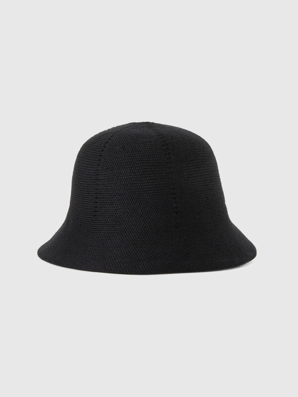 Black bell-shaped hat Women