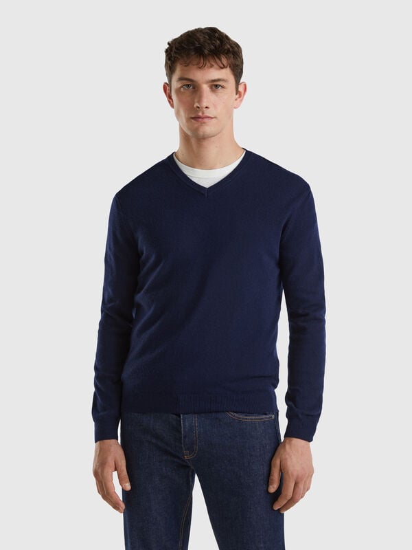 Dark blue V-neck sweater in pure Merino wool Men