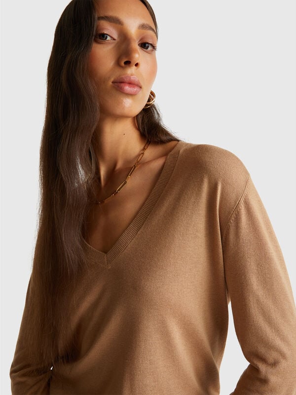 V-neck top in silk blend Women