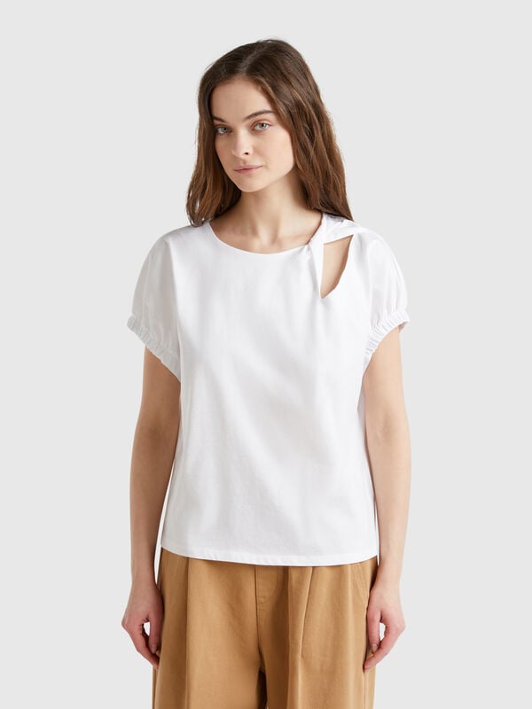 T-shirt with knot and cut-out Women