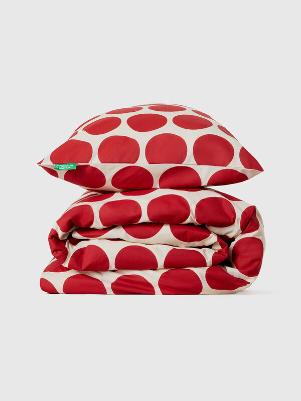 Single duvet cover set in white with red polka dots