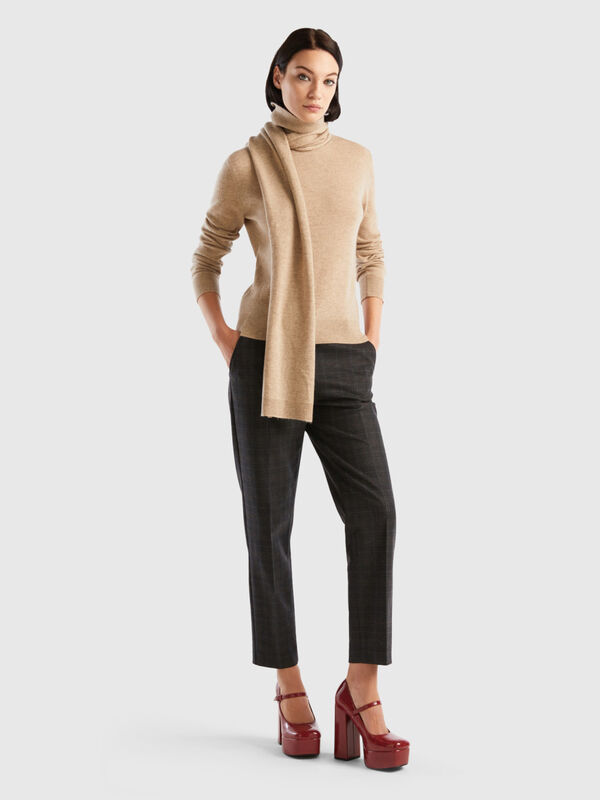 Beige turtleneck in pure cashmere