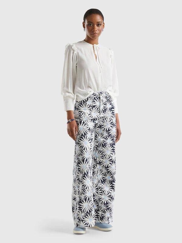 Wide trousers with floral print Women