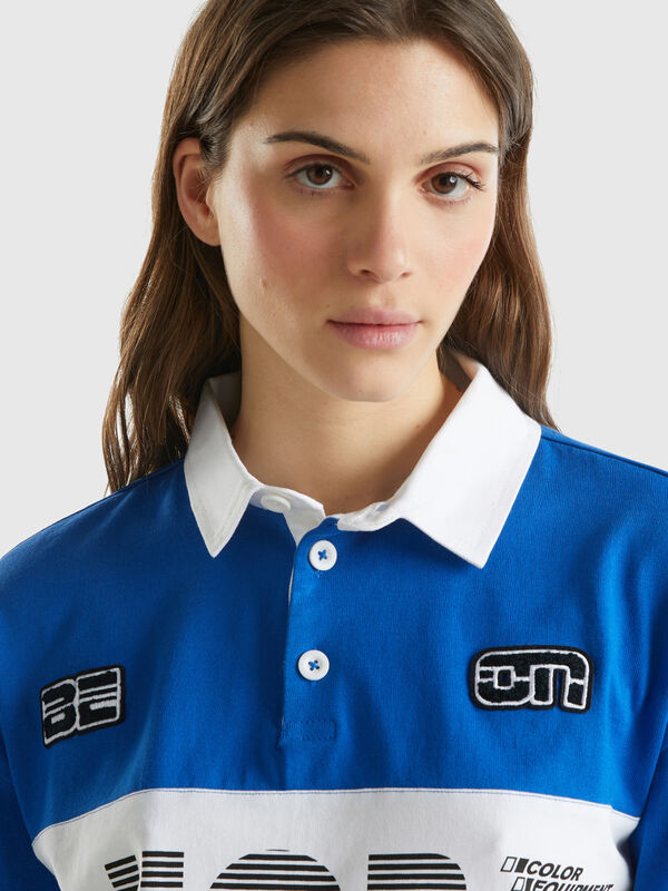 Cropped blue polo with patch and prints Women