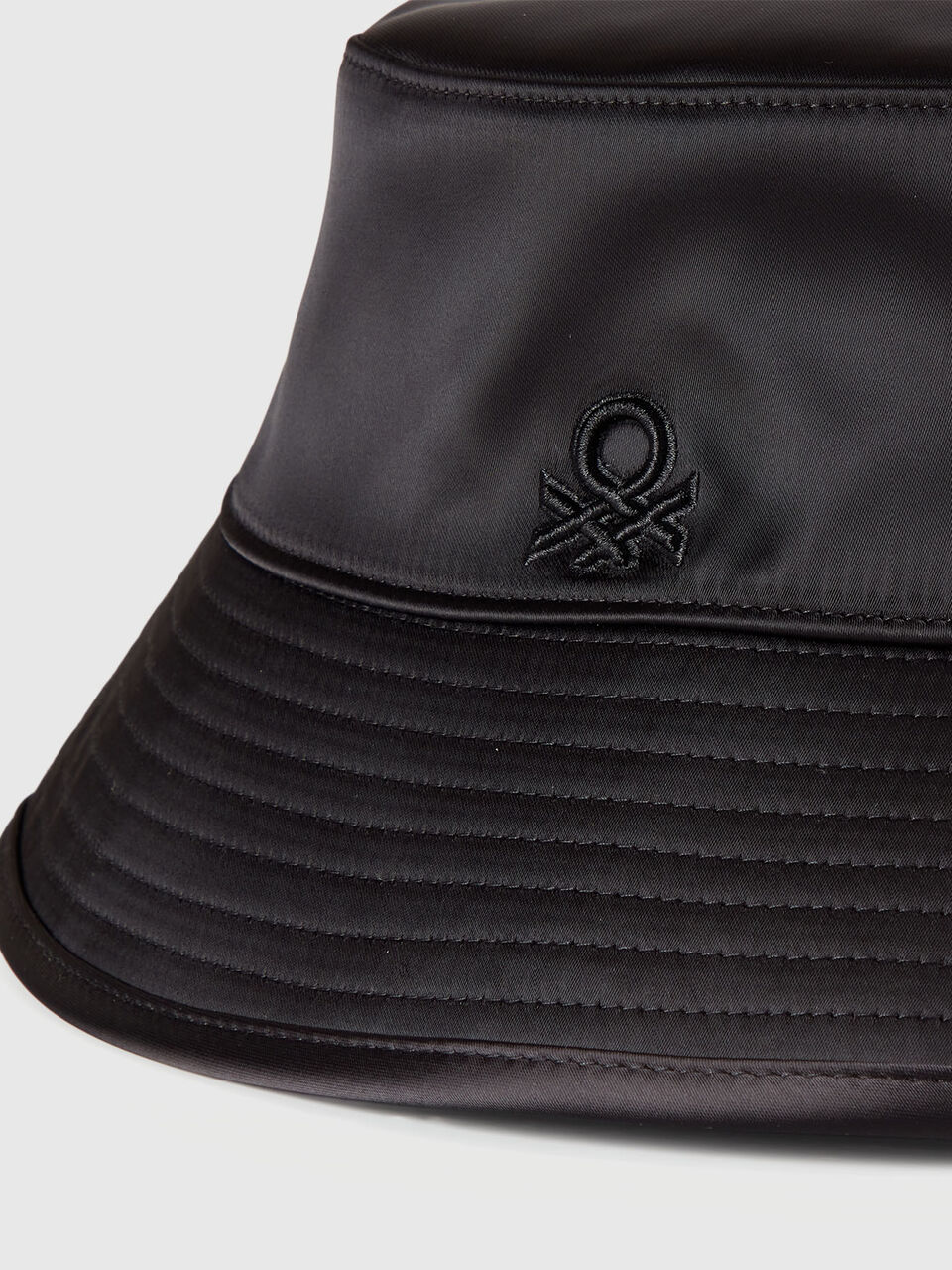 HAT Women image number null