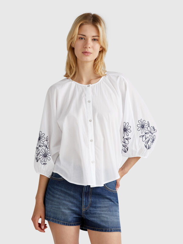 Blouse with floral embroidery Women