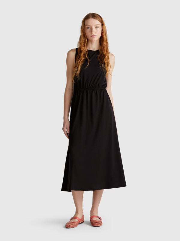 Dress with open back Women